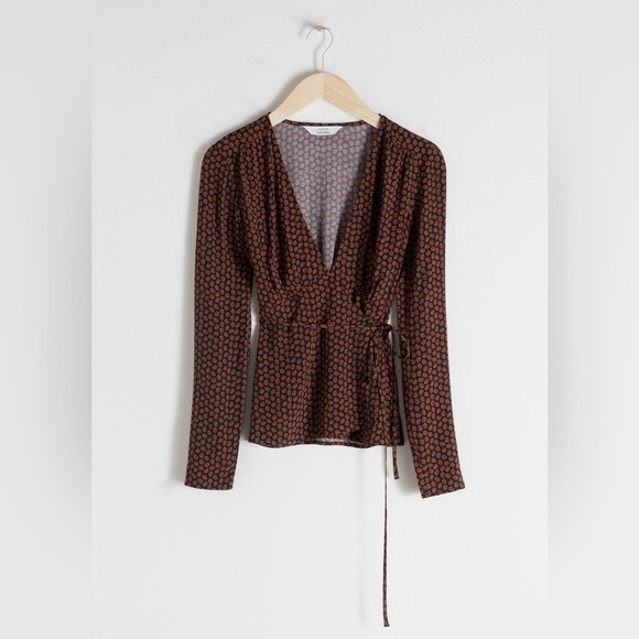 & OTHER STORIES Squiggle Print Wrap Top - Picture 2 of 4